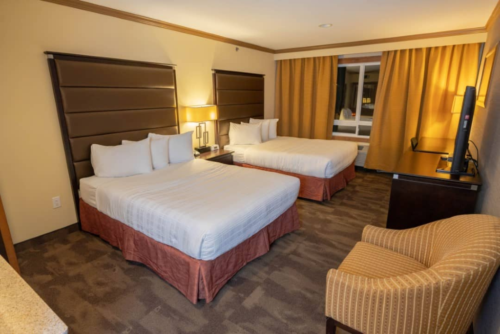 double-queen-room-camrose-resort-casino