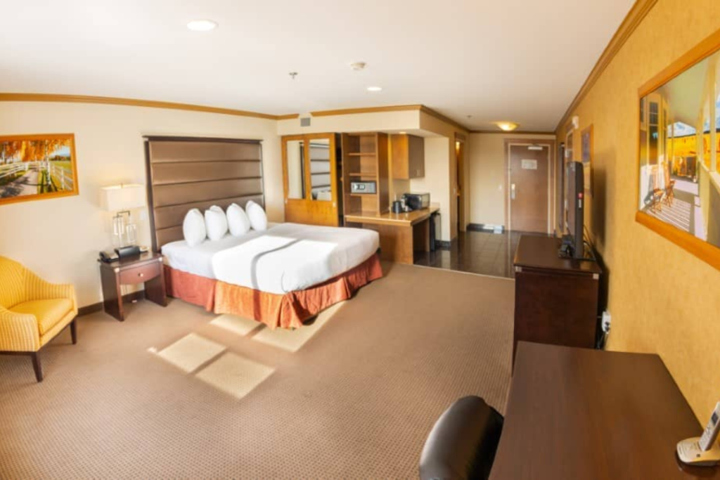 executive-king-room-acessible-camrose-resort-casino