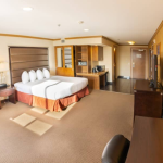 executive-king-room-acessible-camrose-resort-casino