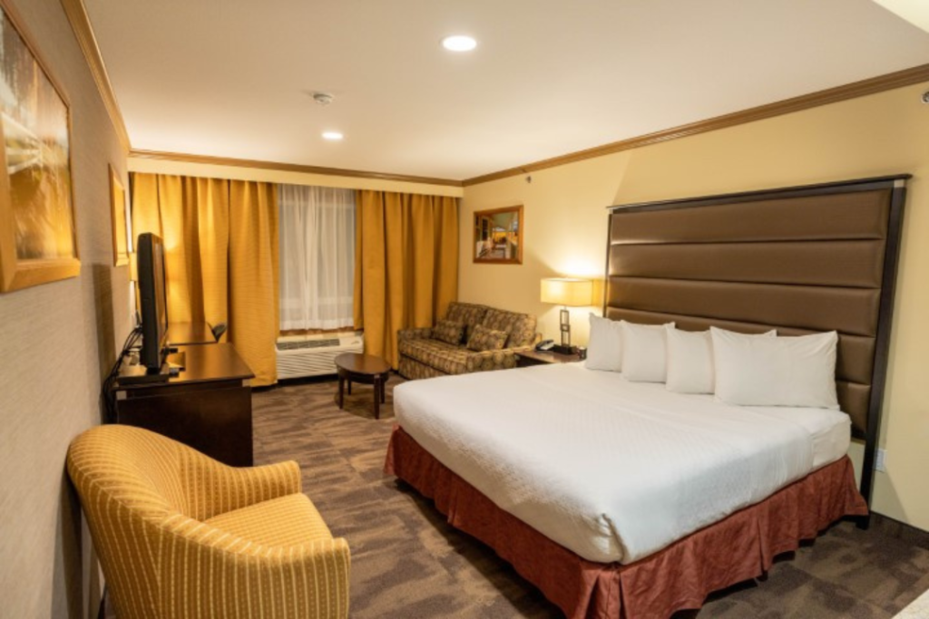 executive-king-room-camrose-resort-casino